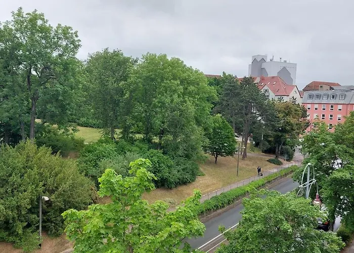 In Zentraler Lage Mit Blick Ins Grüne * Érfurt